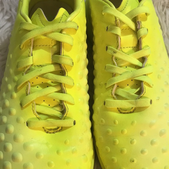 Nike Macistax Yellow Sneakers - Picture 4 of 13